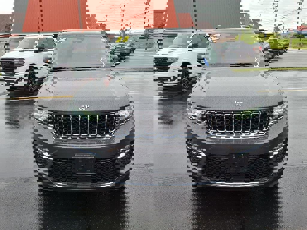 Used 2022 Jeep Grand Cherokee Limited image 2