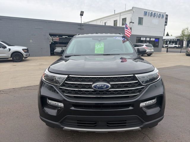 Used 2024 Ford Explorer XLT w/ Equipment Group 202A AWD/4WD image 2