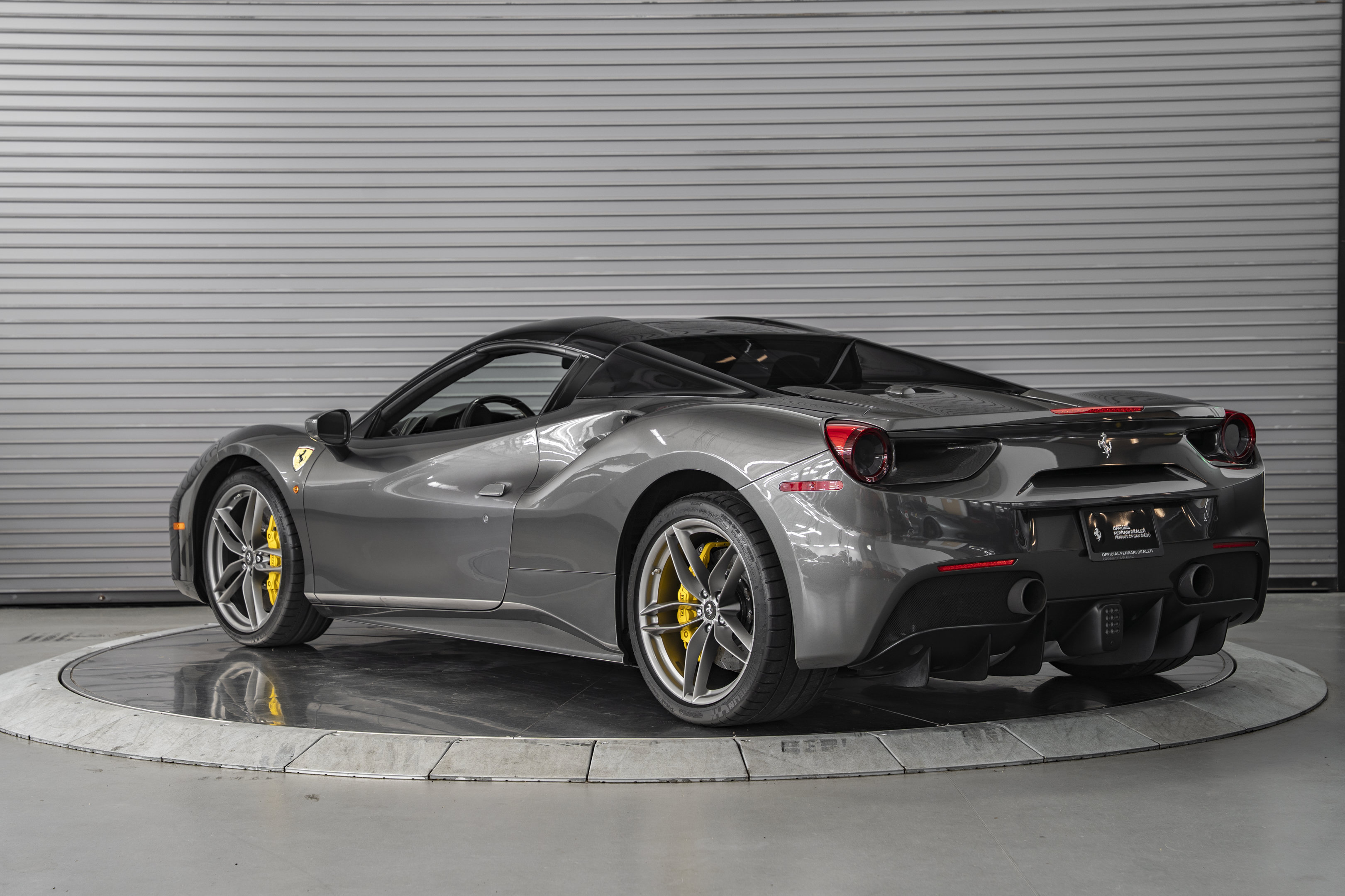 Used 2019 Ferrari 488 Spider RWD image 11
