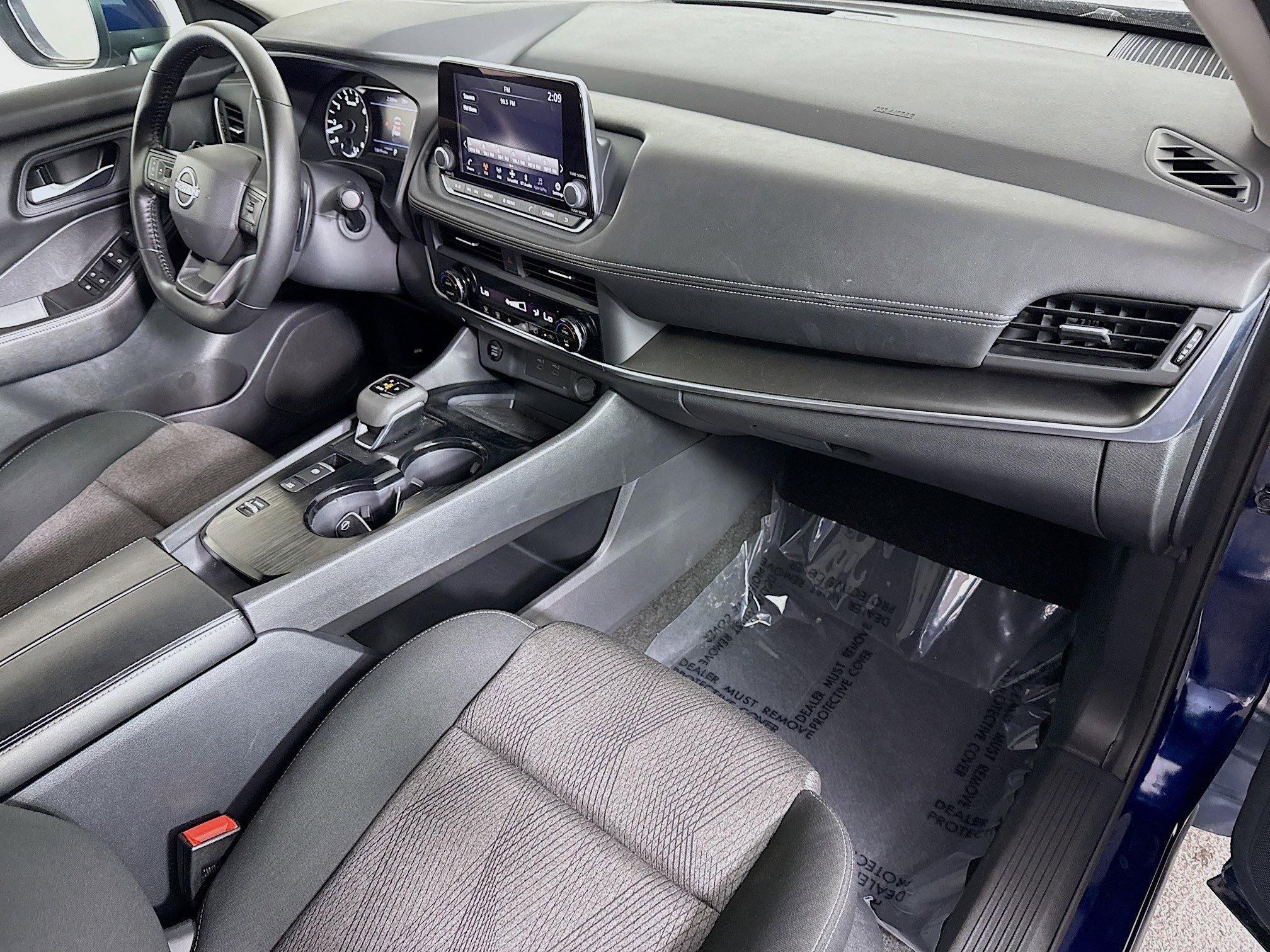 Used 2025 Nissan Rogue SV image 30