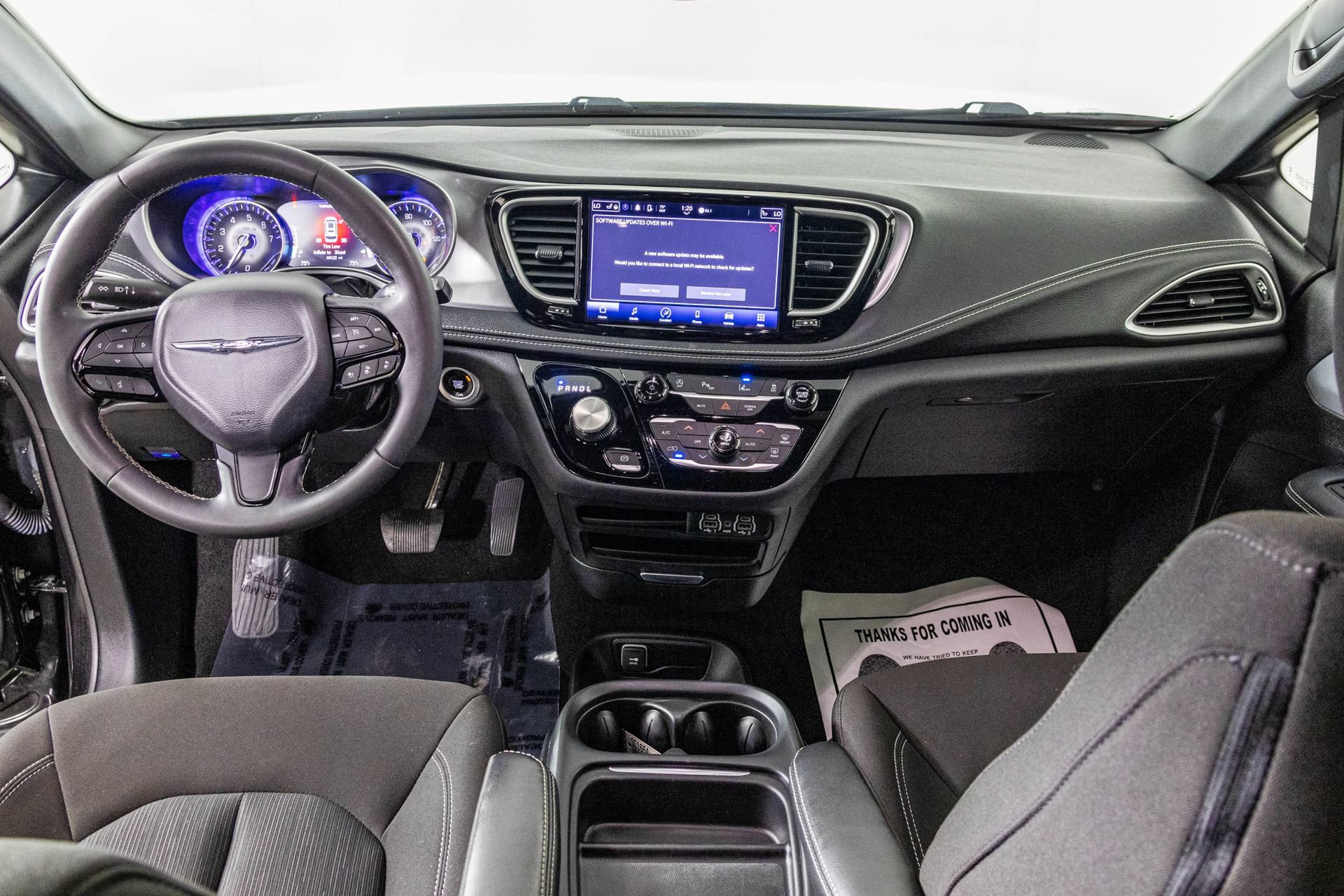 Used 2023 Chrysler Pacifica Touring FWD image 23
