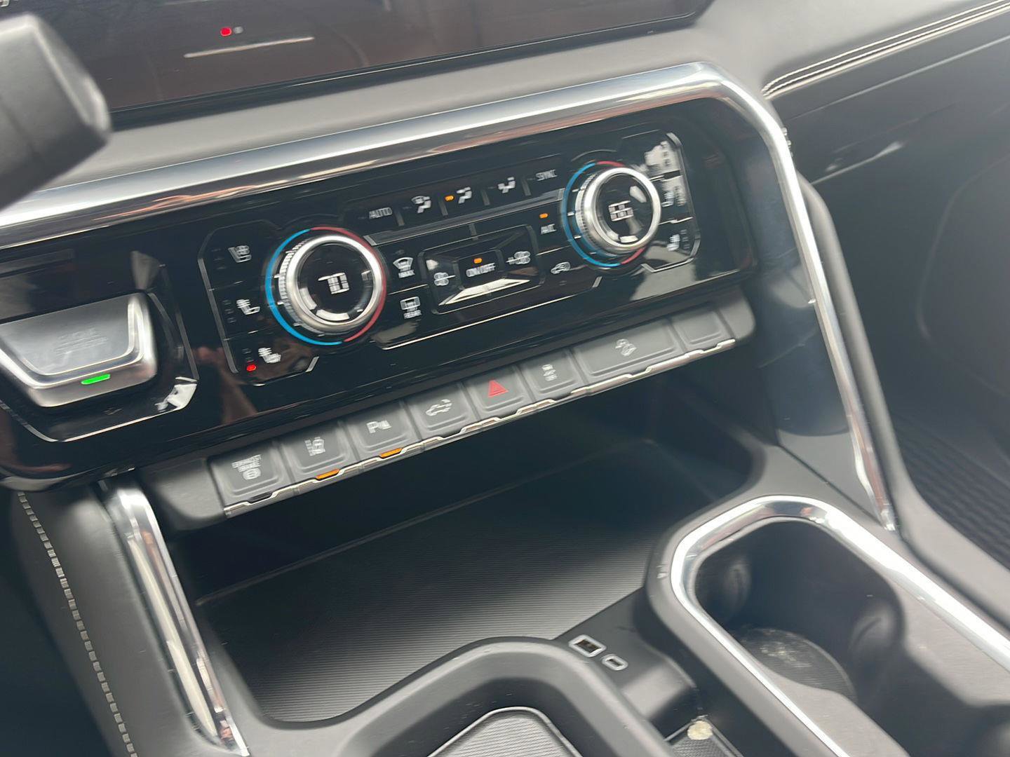 Used 2024 GMC Sierra 3500 Denali Ultimate image 12