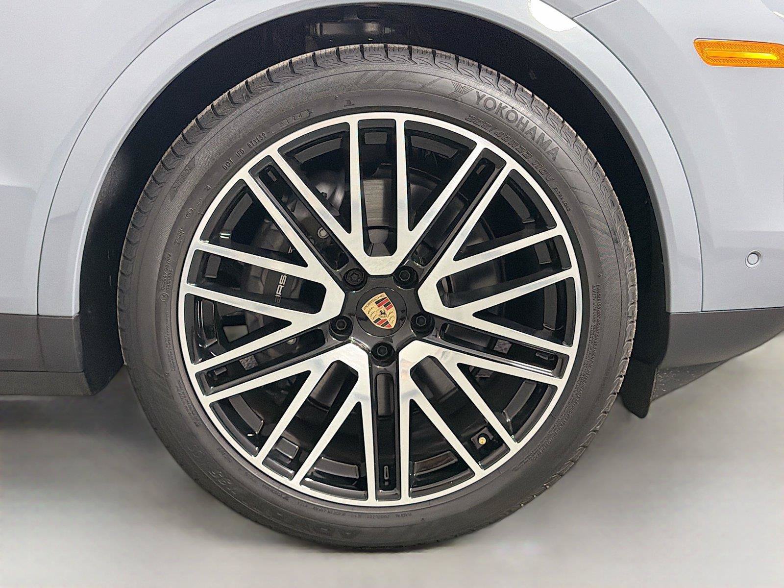 Certified 2025 Porsche Cayenne AWD/4WD image 14