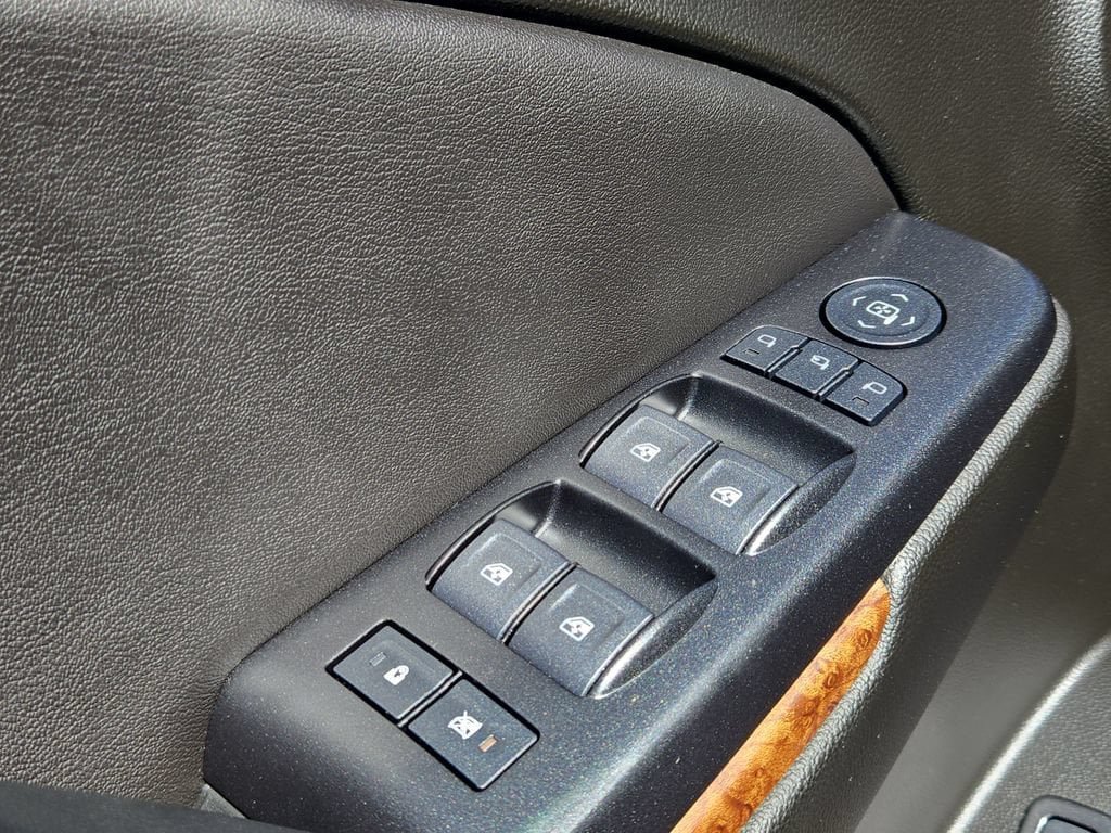 Used 2020 Chevrolet Suburban Premier w/ RST Edition AWD/4WD image 19