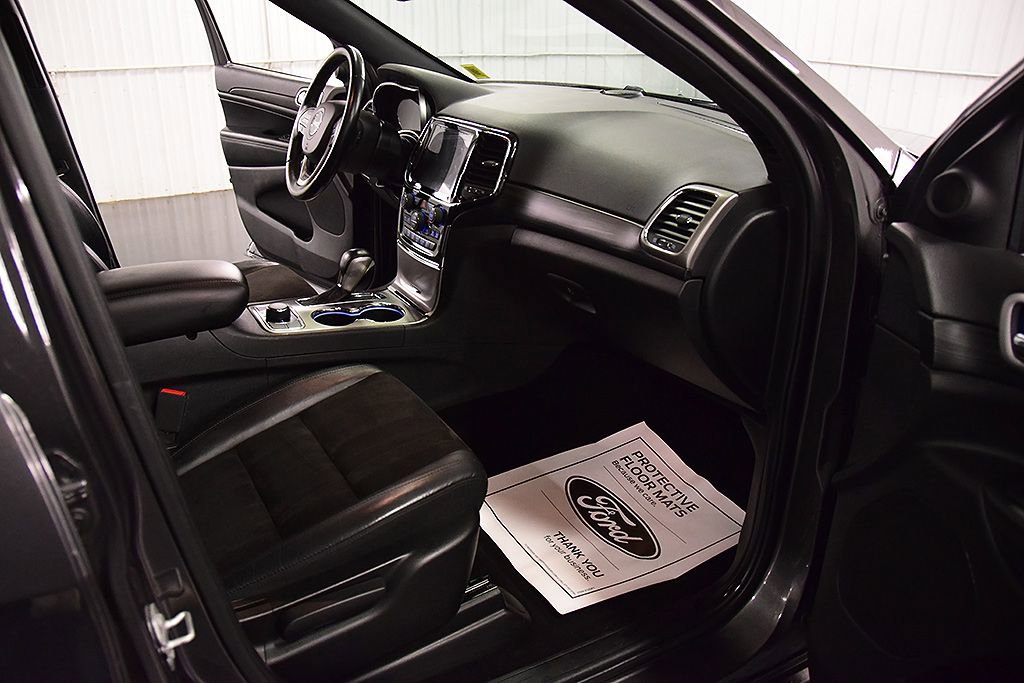 Used 2020 Jeep Grand Cherokee Altitude AWD/4WD image 31