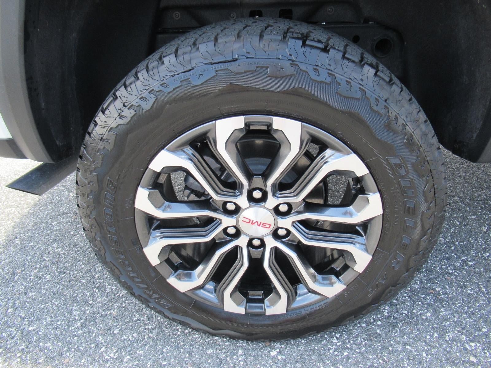 Used 2024 GMC Canyon Denali AWD/4WD image 12