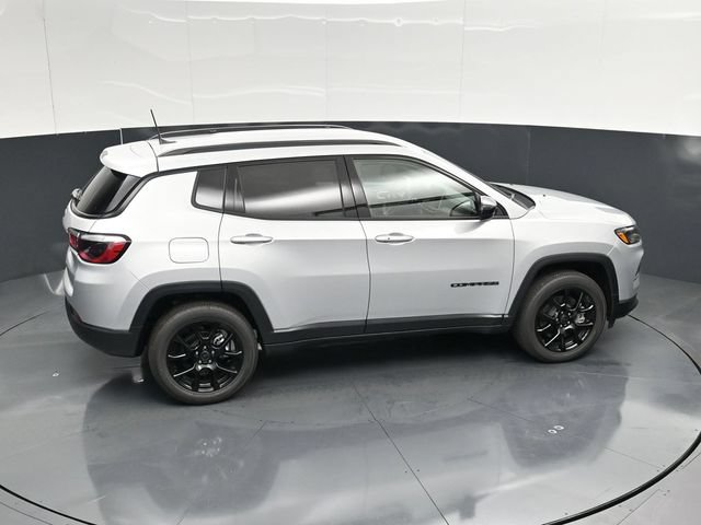 Used 2026 Jeep Compass Latitude AWD/4WD image 48
