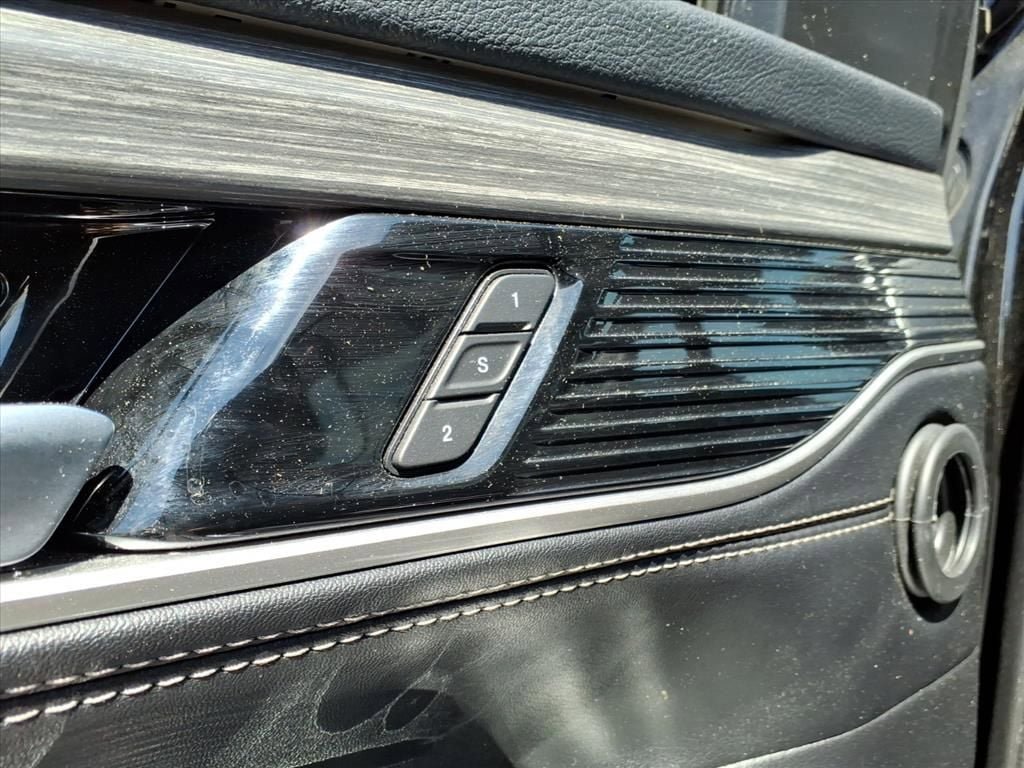 Used 2024 Jeep Wagoneer Series III AWD/4WD image 10