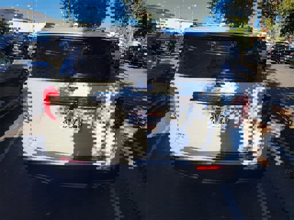 Used 2022 Ford Explorer XLT w/ Equipment Group 202A image 5