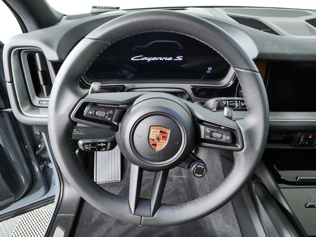 Certified 2026 Porsche Cayenne S AWD/4WD image 9