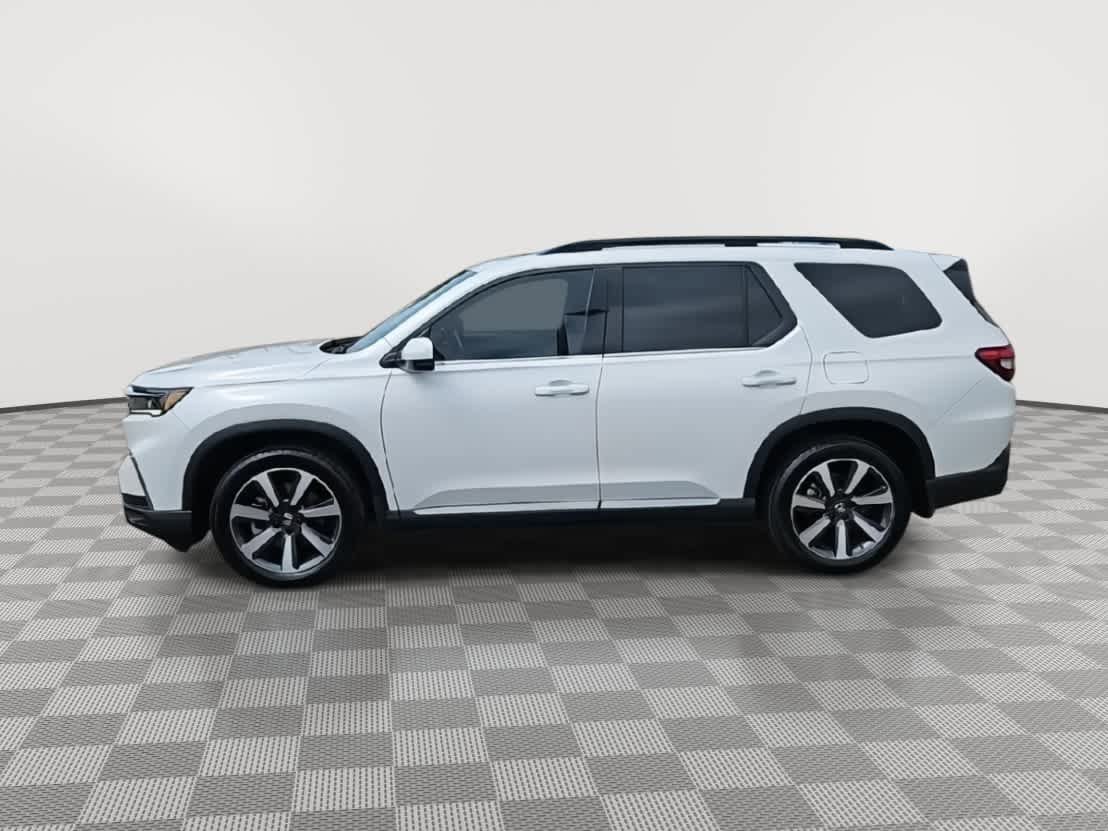 Used 2023 Honda Pilot Touring image 5