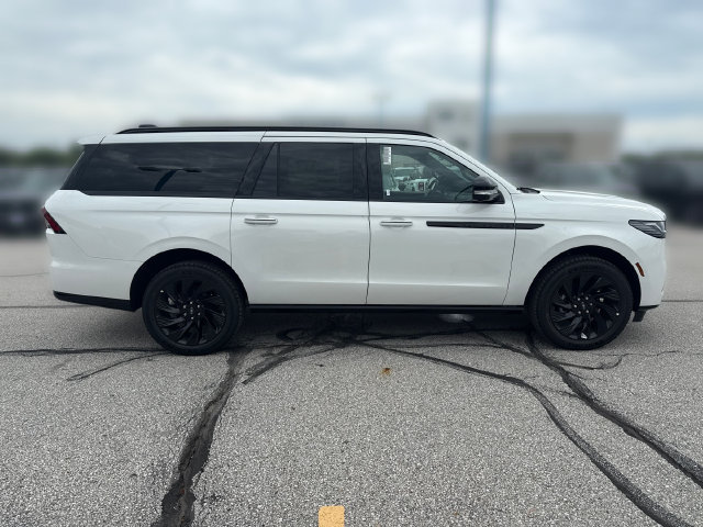 New 2027 Lincoln Navigator L Reserve w/ Jet Appearance Package AWD/4WD image 4