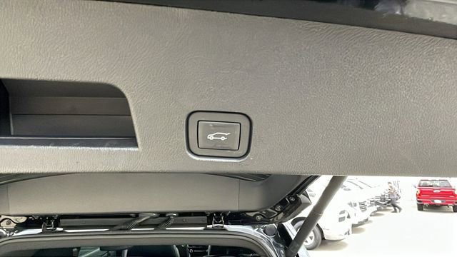 Used 2025 Chevrolet Traverse Z71 w/ Enhanced Driving Package AWD/4WD image 32