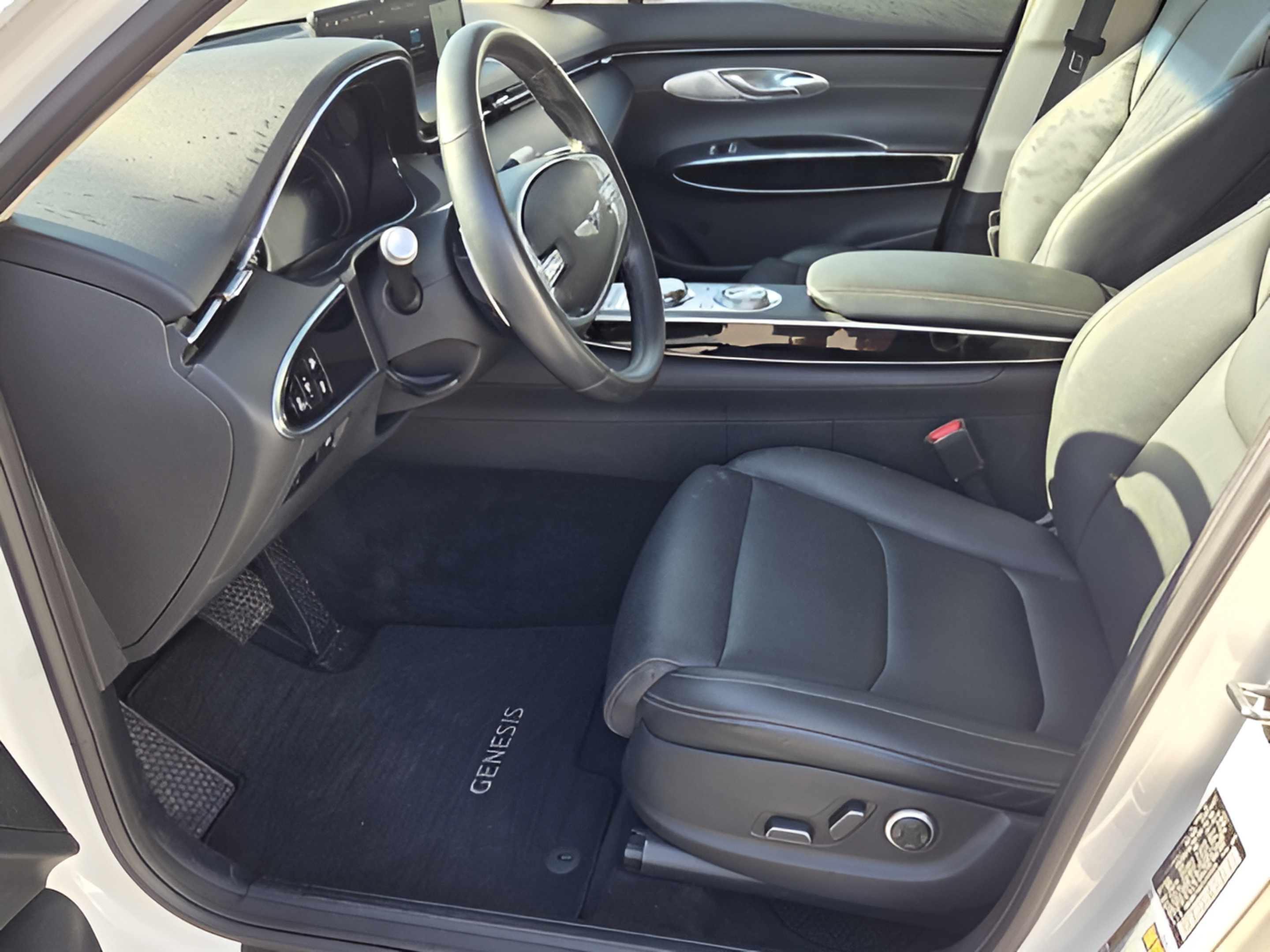 Used 2025 Genesis GV70 2.5T AWD/4WD image 9