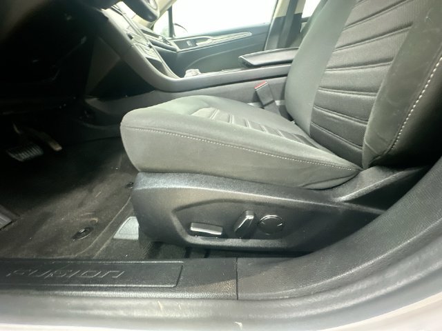 Used 2020 Ford Fusion SE FWD image 22