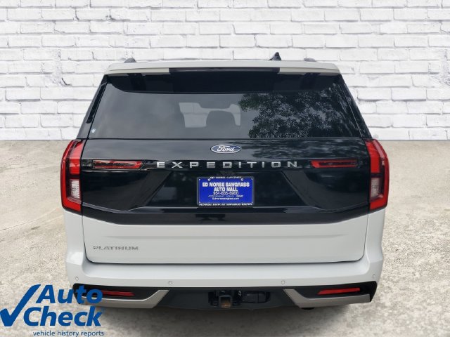 Used 2025 Ford Expedition Platinum w/ Driver's Package AWD/4WD image 3