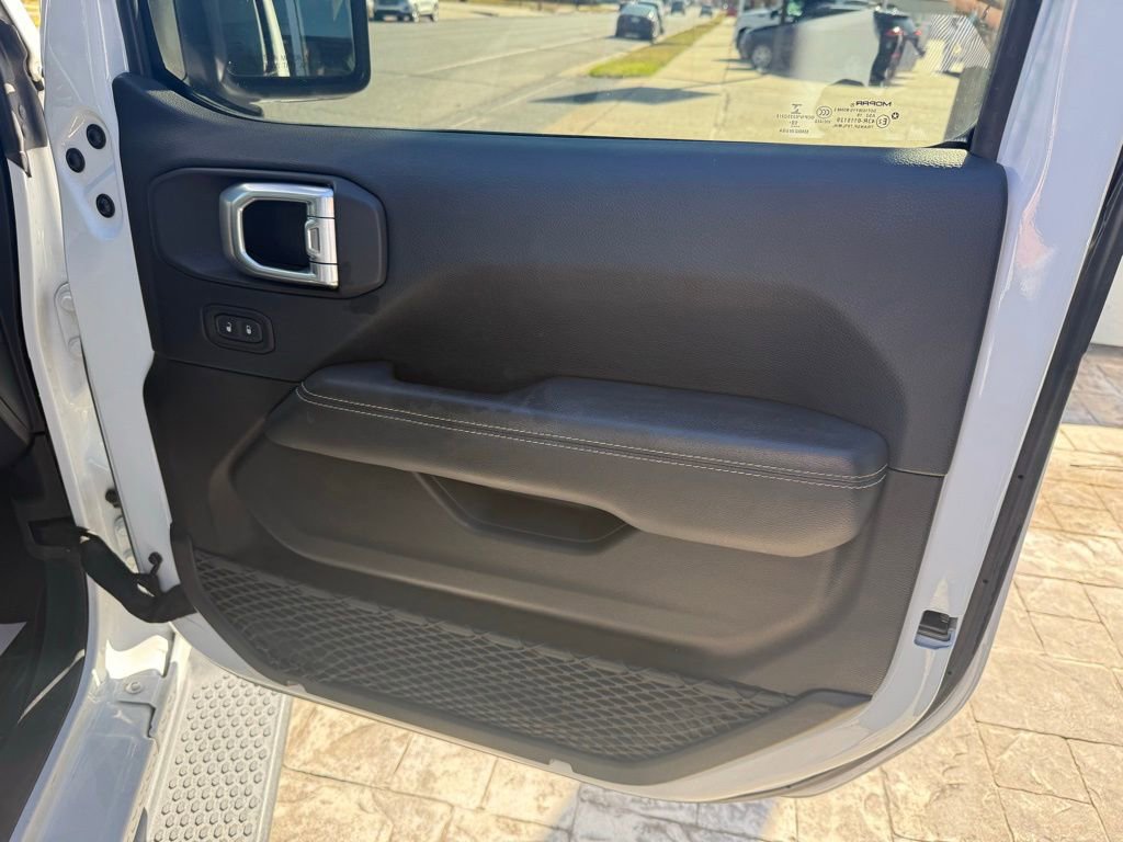 Used 2019 Jeep Wrangler Unlimited Sahara image 28