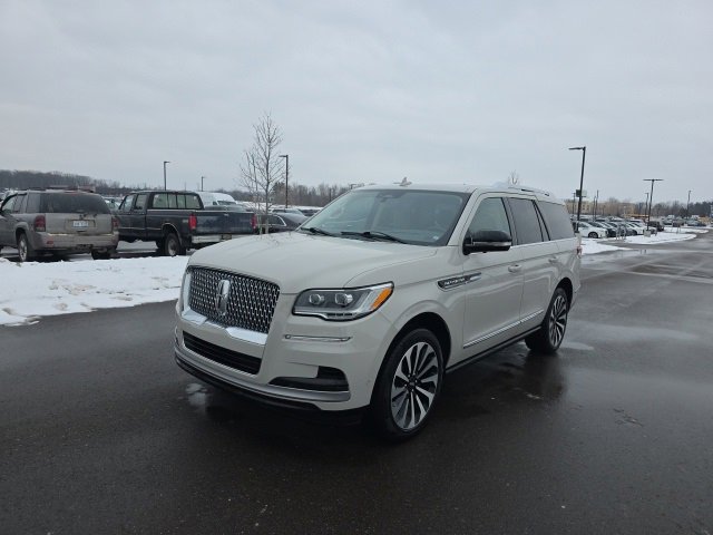 Used 2022 Lincoln Navigator Reserve image 1