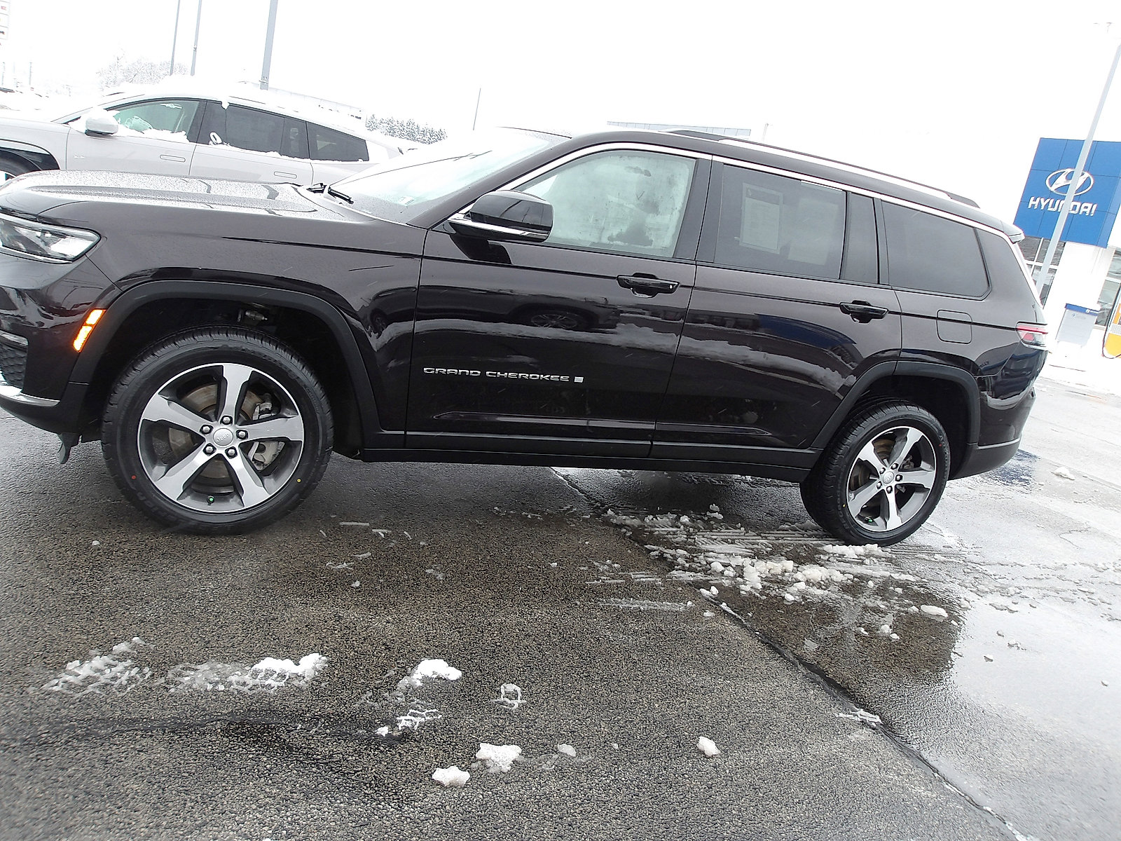 Used 2023 Jeep Grand Cherokee L Limited image 4