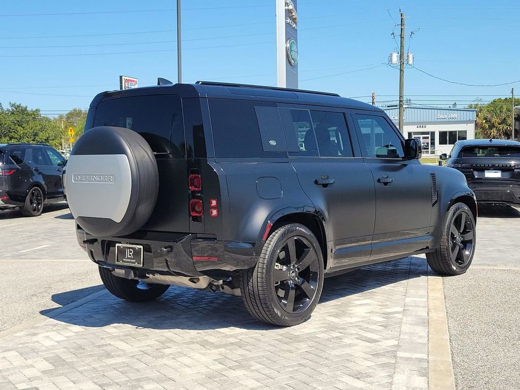 Used 2024 Land Rover Defender 110 X-Dynamic SE image 5