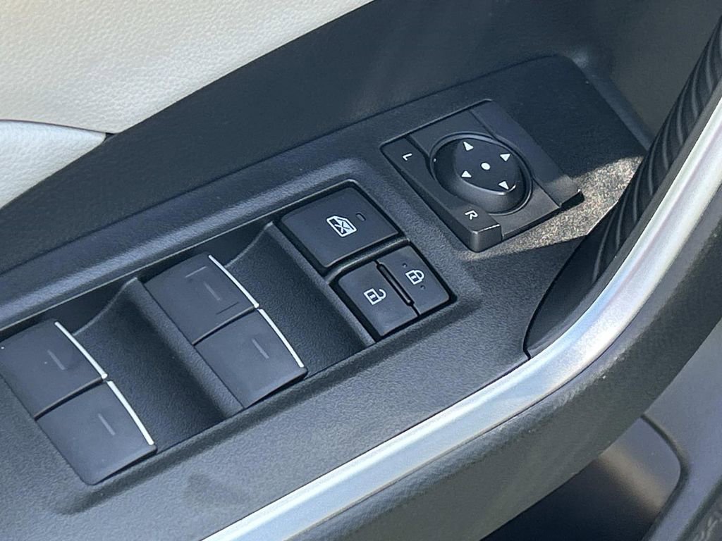 Used 2022 Toyota RAV4 XLE w/ Convenience Package FWD image 20
