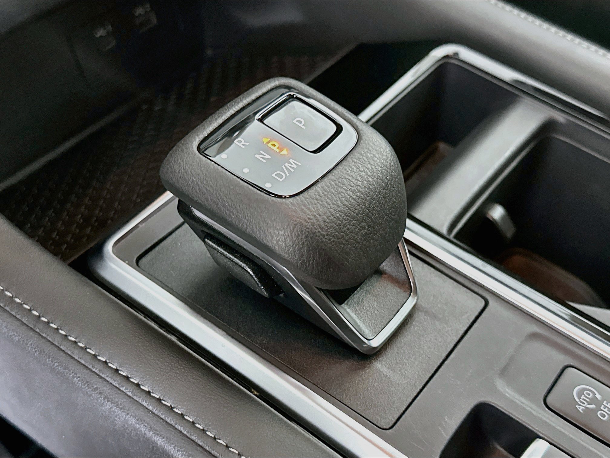 Used 2025 Nissan Pathfinder SV FWD image 24