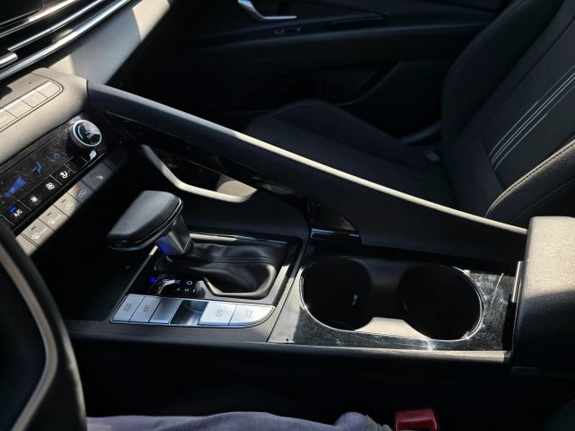 Used 2025 Hyundai Elantra SEL image 29