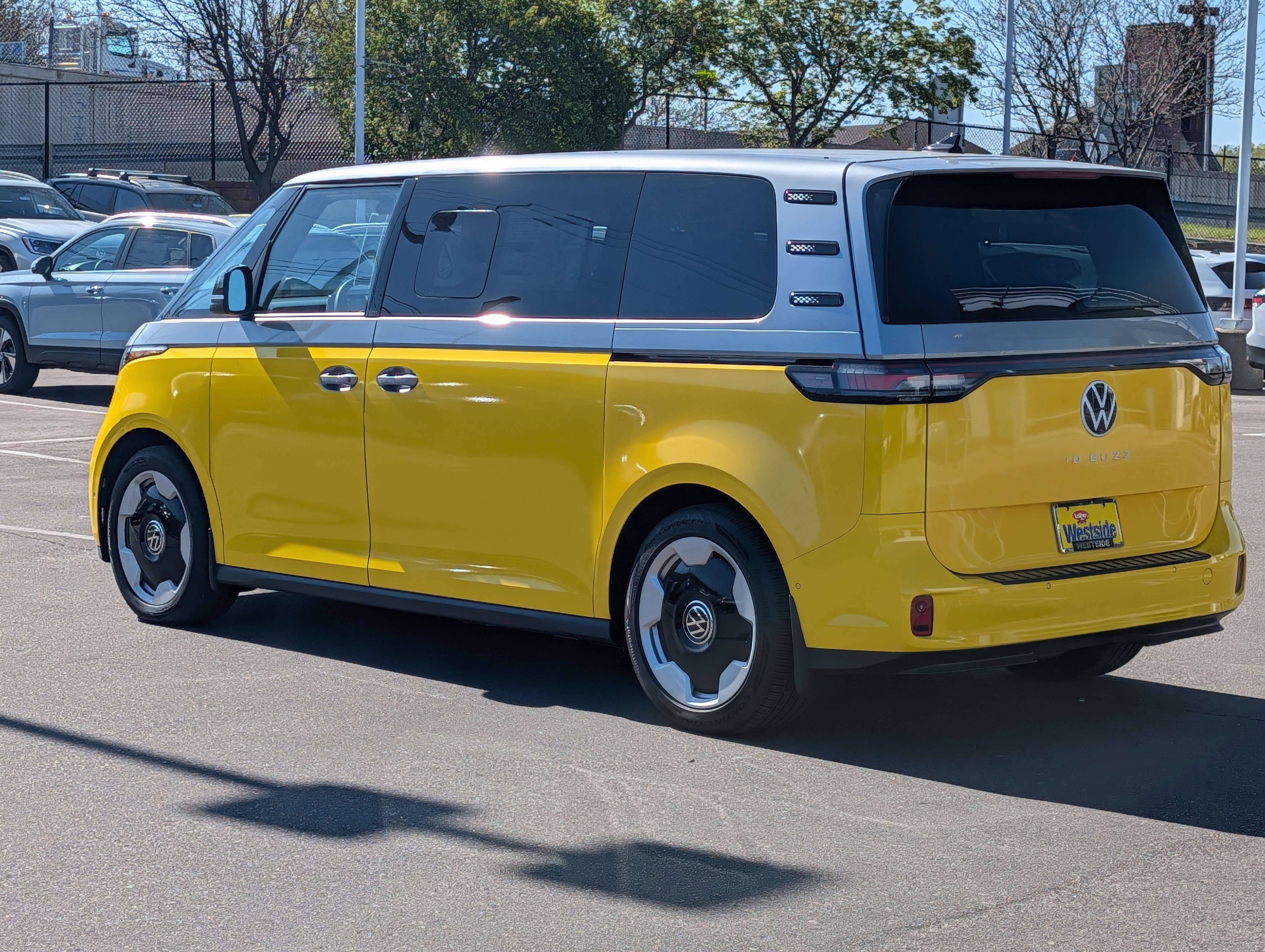 New 2025 Volkswagen ID. Buzz Pro S RWD image 2