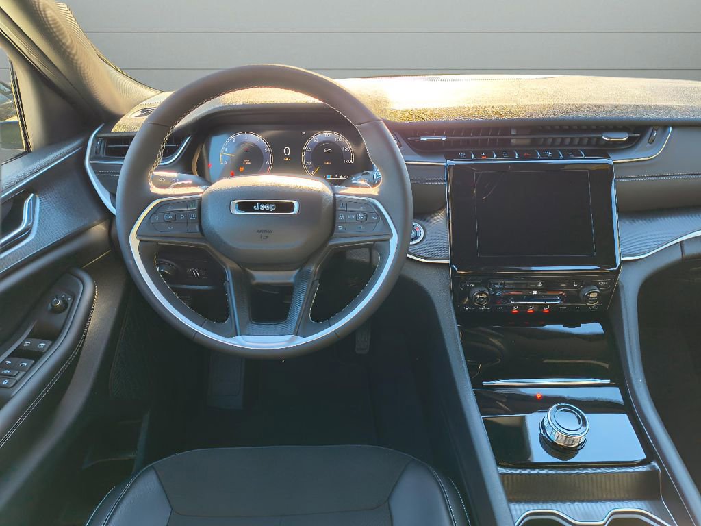 New 2025 Jeep Grand Cherokee Altitude image 24