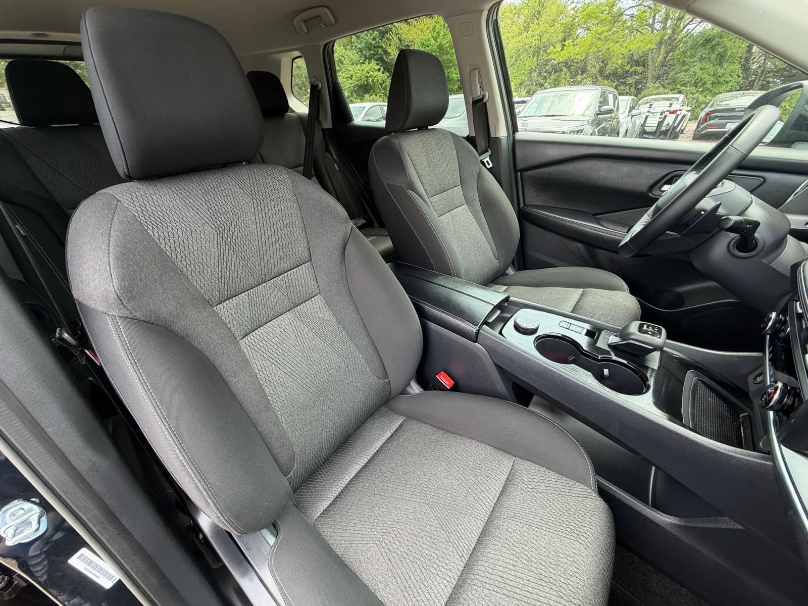 Used 2025 Nissan Rogue SV AWD/4WD image 38