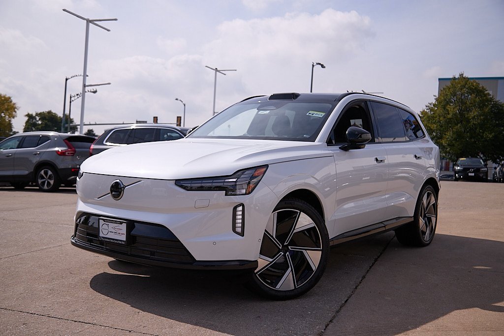 New 2025 Volvo EX90 Ultra image 1