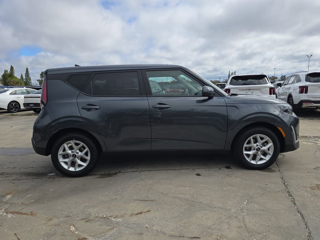 Certified 2025 Kia Soul LX image 9