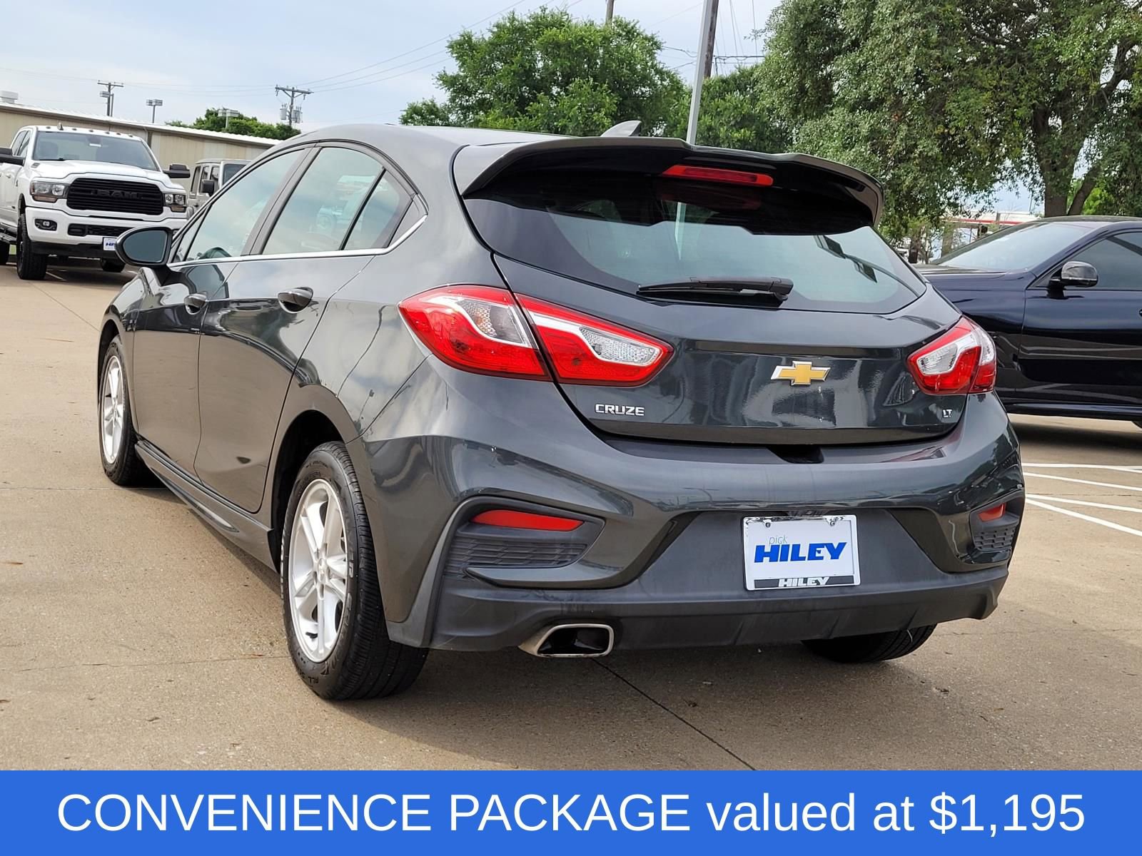 Used 2018 Chevrolet Cruze LT w/ Convenience Package FWD image 3