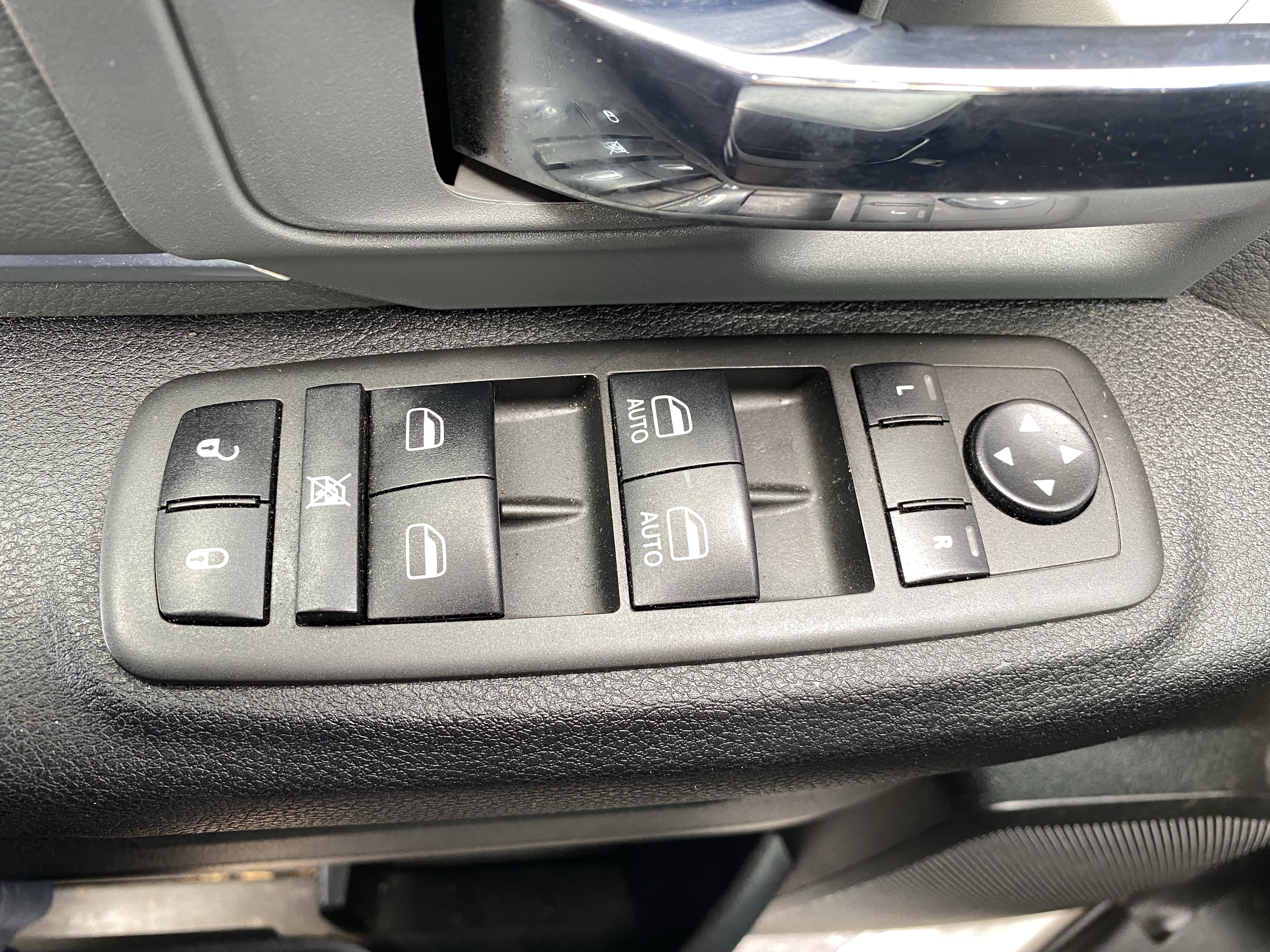 Used 2022 RAM 1500 Classic SLT RWD image 18