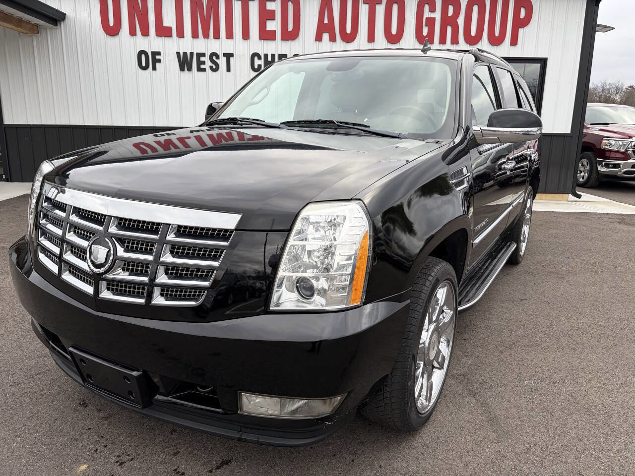 Used 2012 Cadillac Escalade Luxury image 2