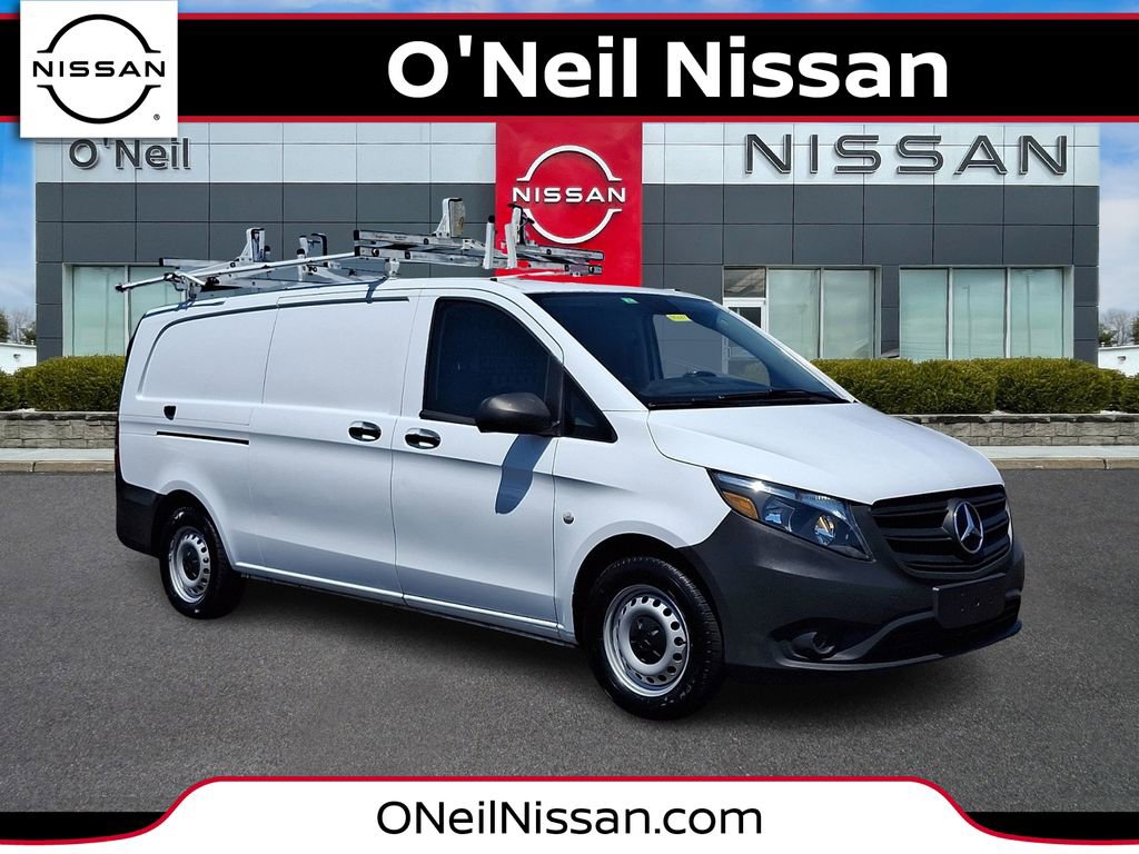 Used 2023 Mercedes-Benz Metris image 1