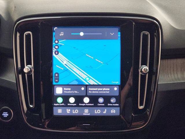Certified 2026 Volvo XC40 B5 Plus AWD/4WD image 17