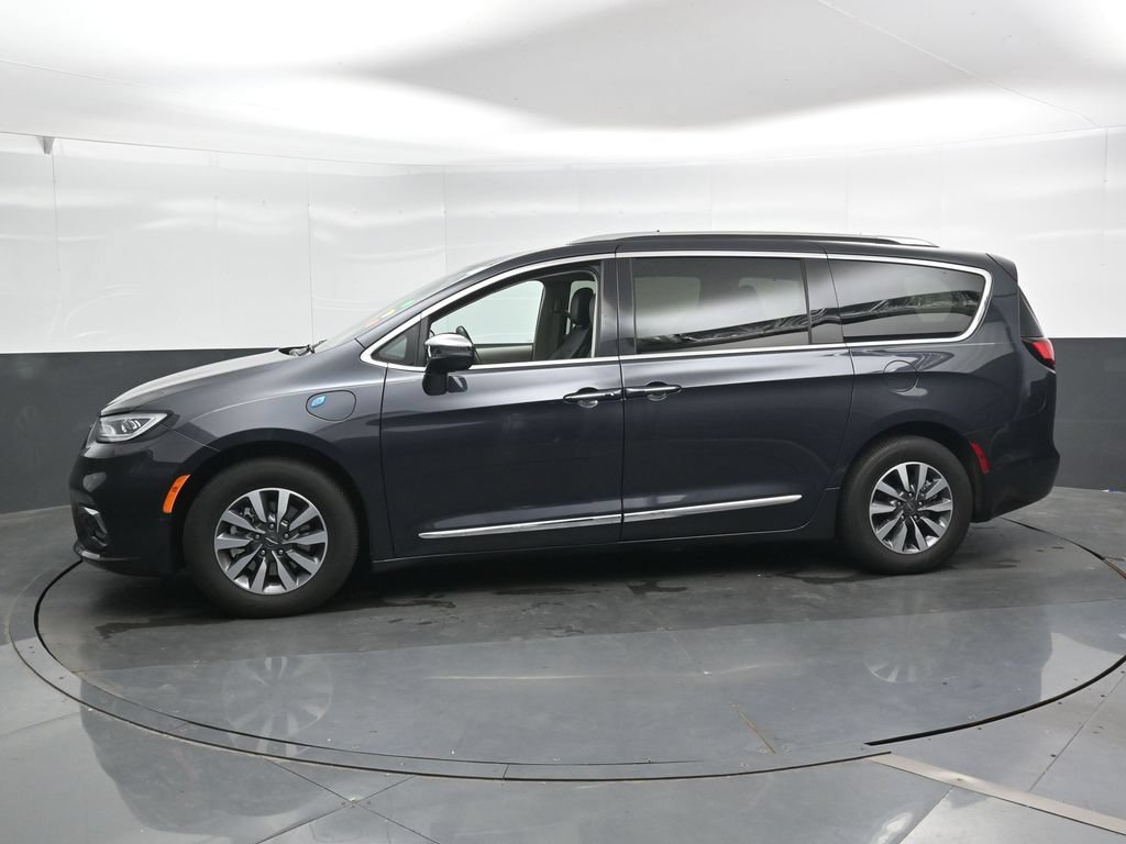 Used 2021 Chrysler Pacifica Limited w/ Premium & Safety Sphere Group FWD image 8