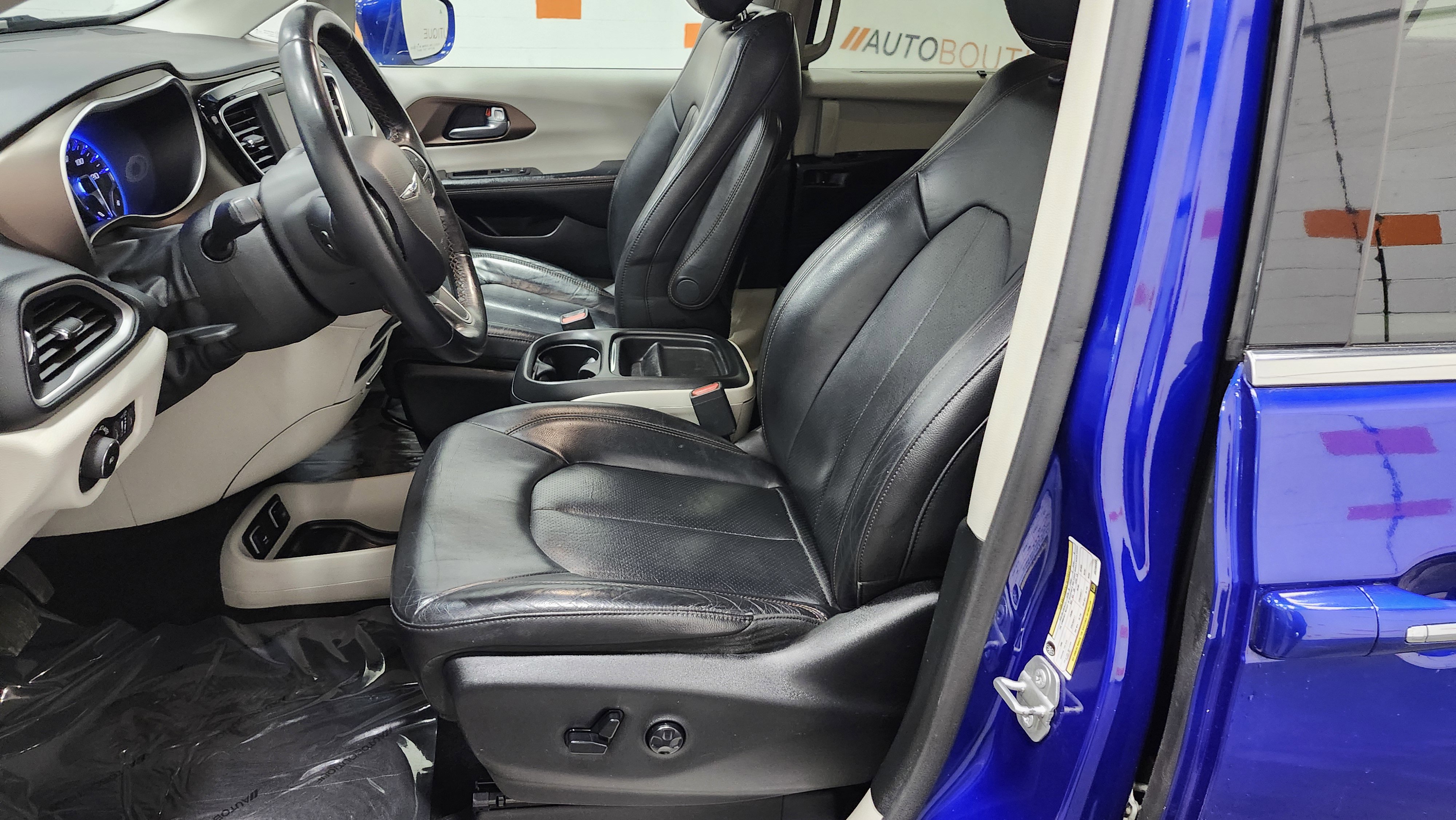 Used 2018 Chrysler Pacifica Touring-L image 20