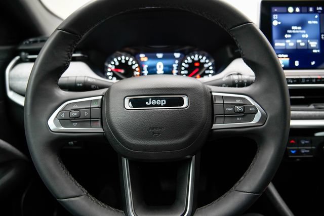 Used 2024 Jeep Compass Latitude AWD/4WD image 32