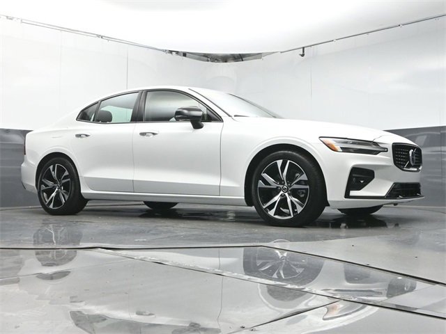 Used 2024 Volvo S60 B5 Core image 38