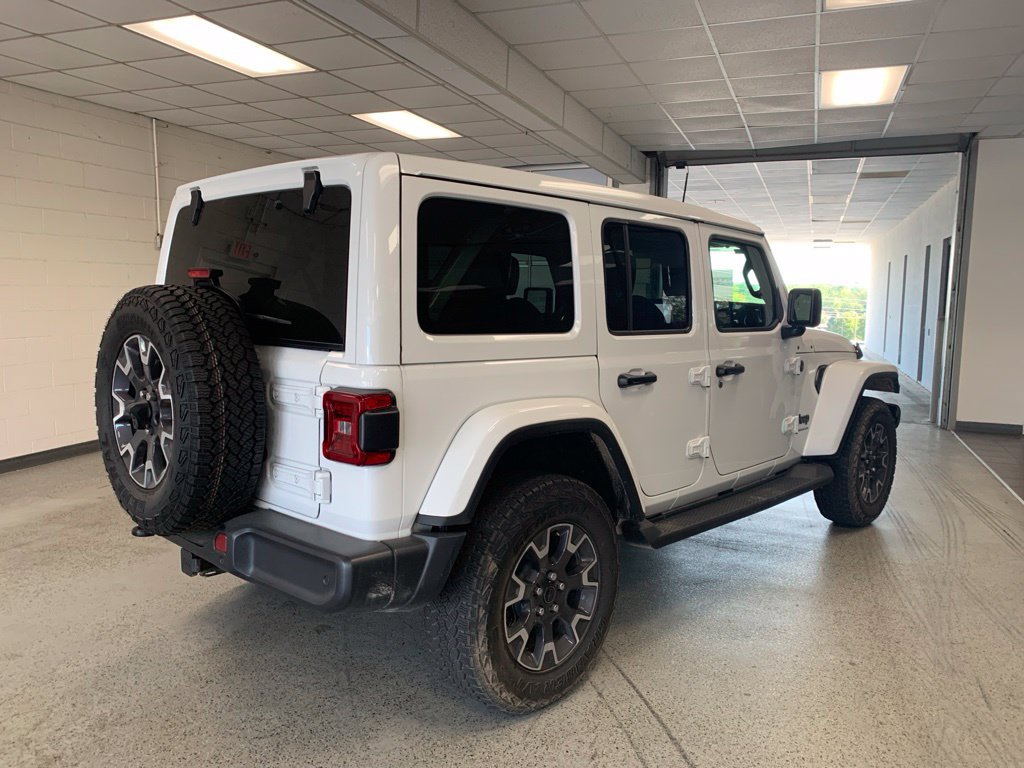 Used 2025 Jeep Wrangler Unlimited Sahara AWD/4WD image 6