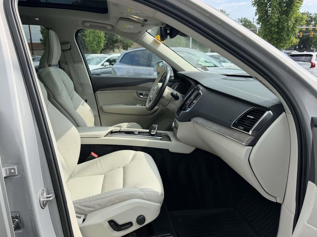 Used 2023 Volvo XC90 B6 Plus w/ Protection Package Premier AWD/4WD image 12