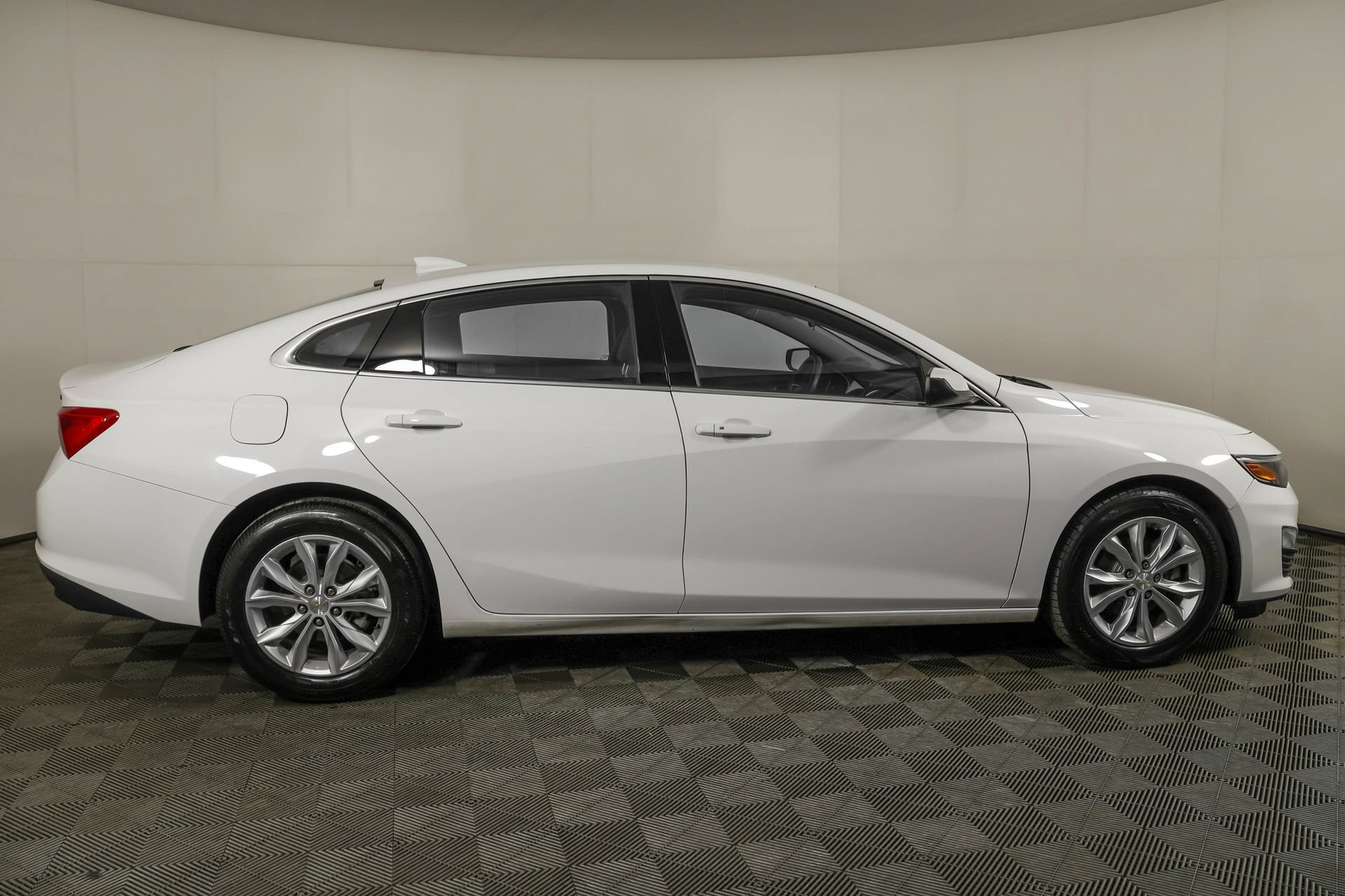 Used 2023 Chevrolet Malibu LT FWD image 13