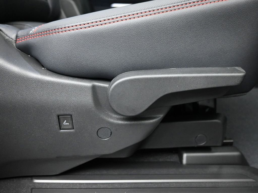 New 2026 Chevrolet Traverse RS image 9