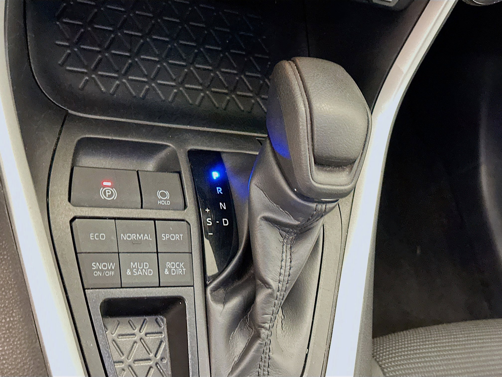 Used 2024 Toyota RAV4 LE image 25