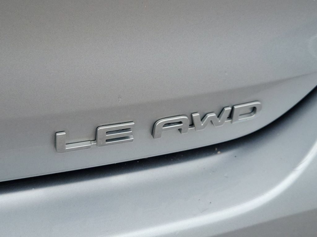 Used 2020 Toyota Highlander LE AWD/4WD image 32