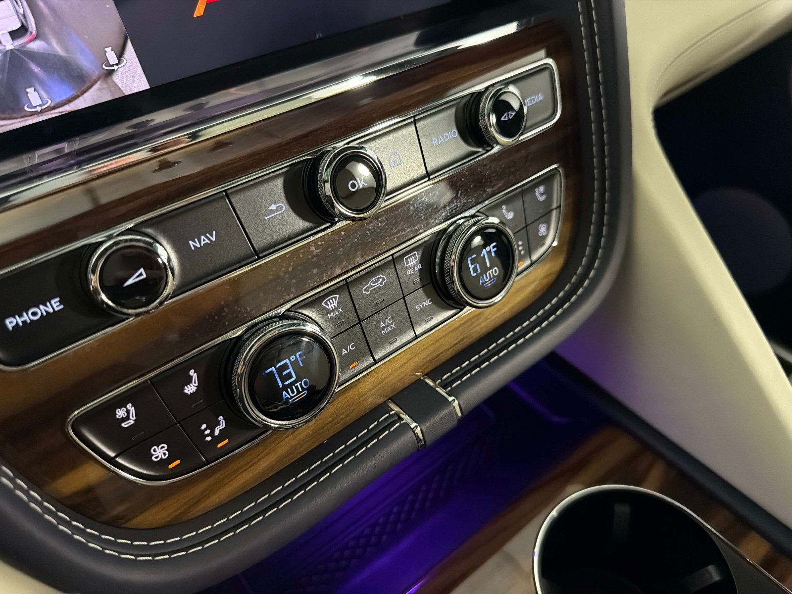 Used 2024 Bentley Bentayga AWD/4WD image 45