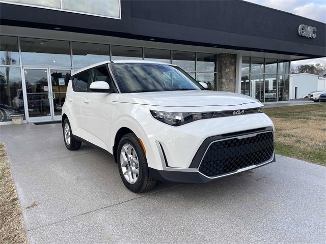 New 2025 Kia Soul LX image 1