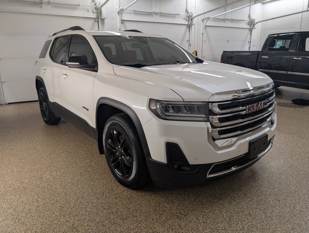 Used 2020 GMC Acadia AT4 w/ GMC Pro Grade Package AWD/4WD image 5